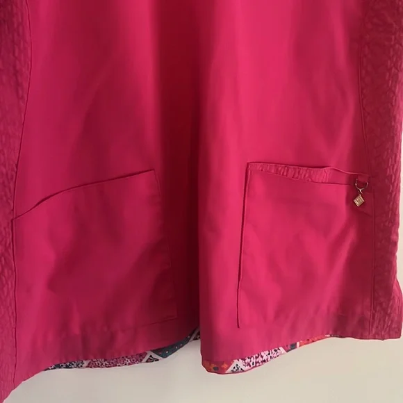 Bundle of 2 scrub tops and 1 scrub pants - Picture 9 of 16